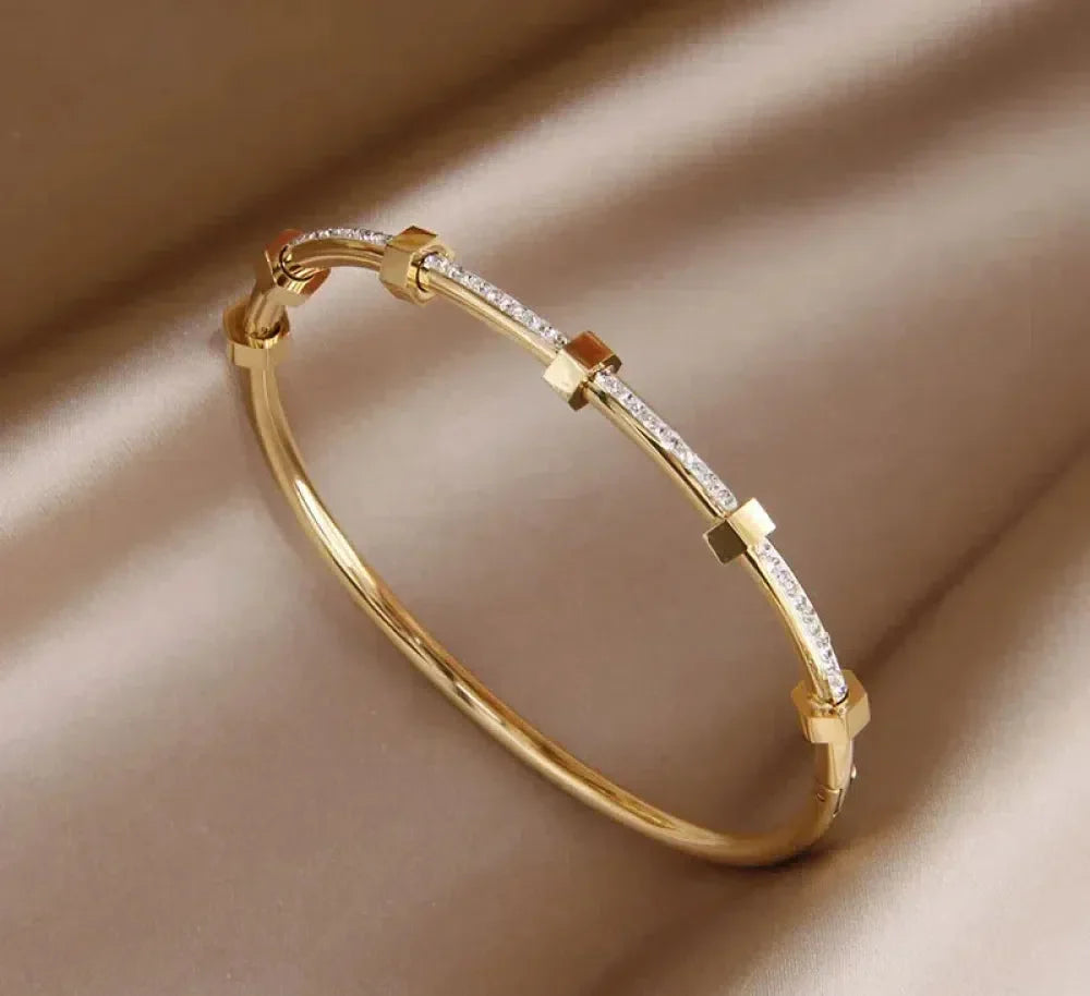 Elegant bright golden bracelet